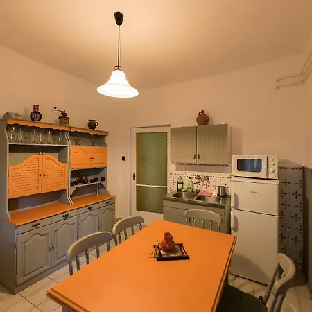 Arnyas Vendeghaz , Lila Akac Balatonboglár